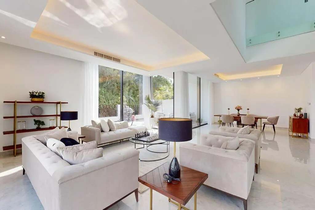Luxurious 5 Bed Villa - Al Barari Dubai