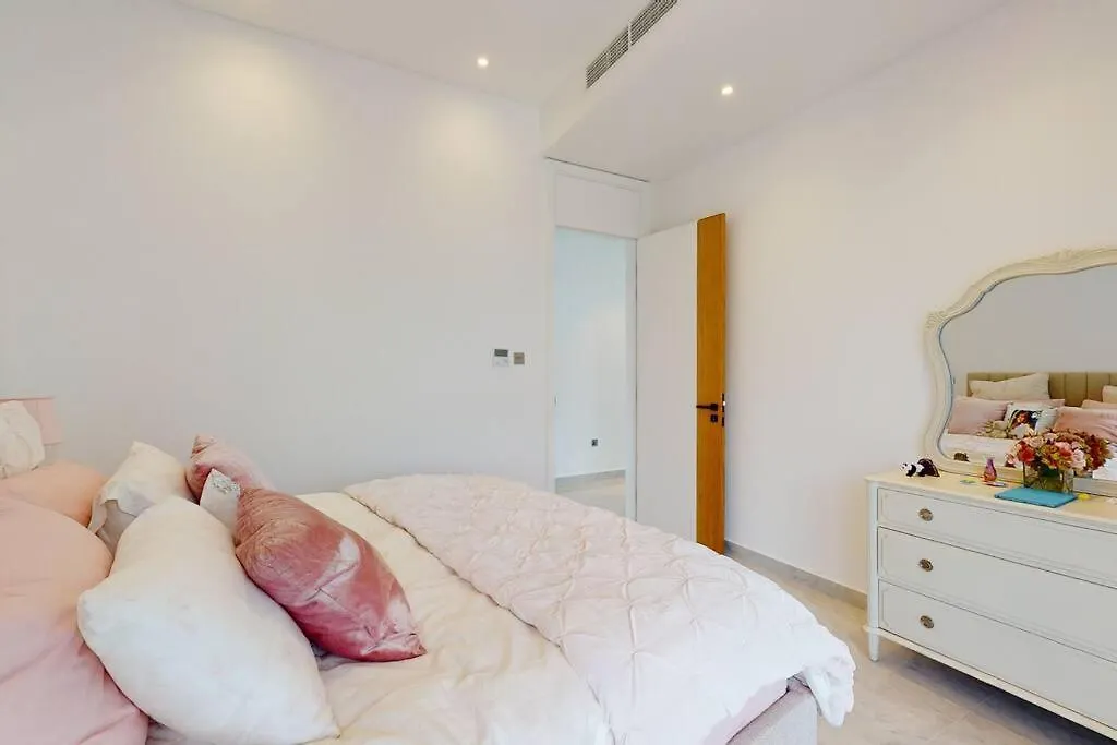 Luxurious 5 Bed Villa - Al Barari Dubai