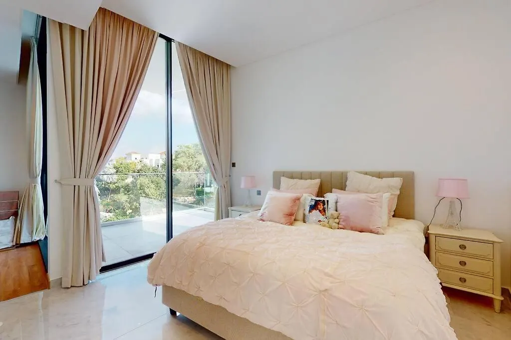 Luxurious 5 Bed Villa - Al Barari Dubai 0*,