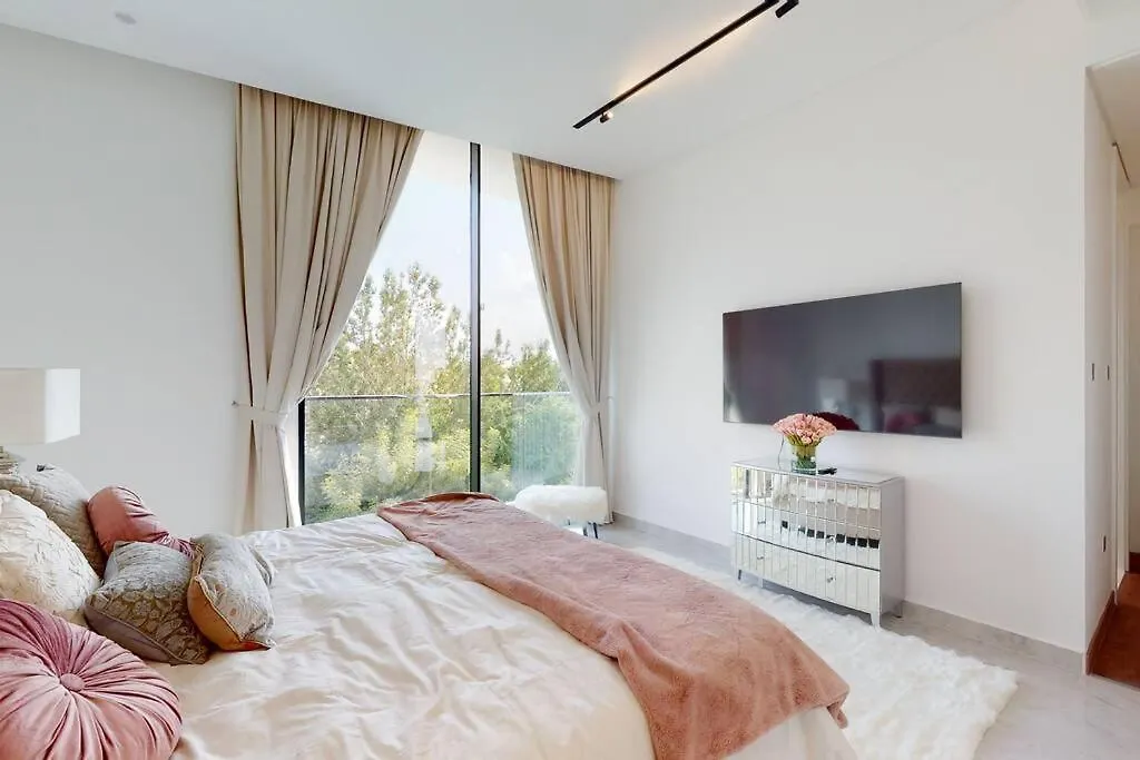 Luxurious 5 Bed Villa - Al Barari Dubai