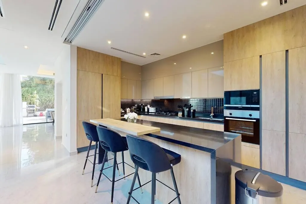 Luxurious 5 Bed Villa - Al Barari Dubai