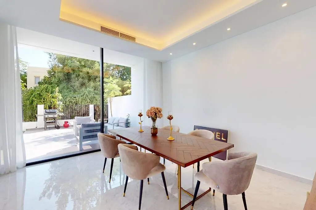 Luxurious 5 Bed Villa - Al Barari Dubai